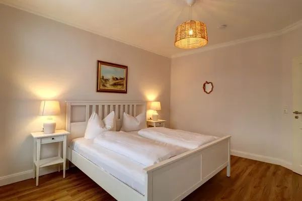 Schlafzimmer  Villa Johanna App. 3 - großzügiges Ferienappartement mit Balkon & Weitblick über den Niendorfer Hafen
