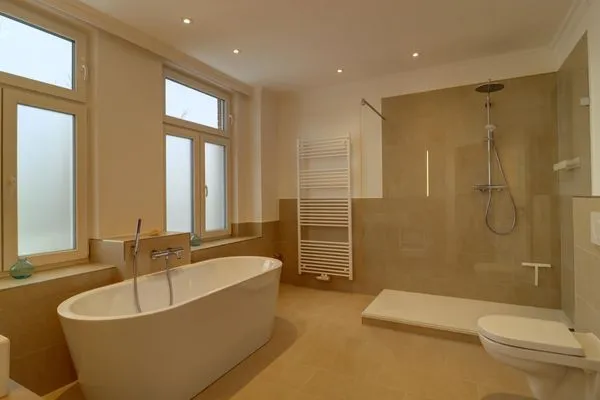 Badezimmer  Villa Johanna App. 3 - großzügiges Ferienappartement mit Balkon & Weitblick über den Niendorfer Hafen