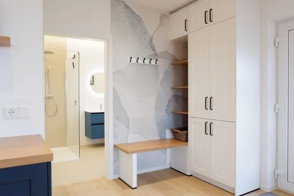 Eingangsbereich mit Garderobenschrank  Ferienhaus Landliv Stuuv