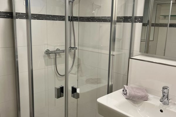  Haus Klarinette Whg. Wattwurm Nebel - Badezimmer