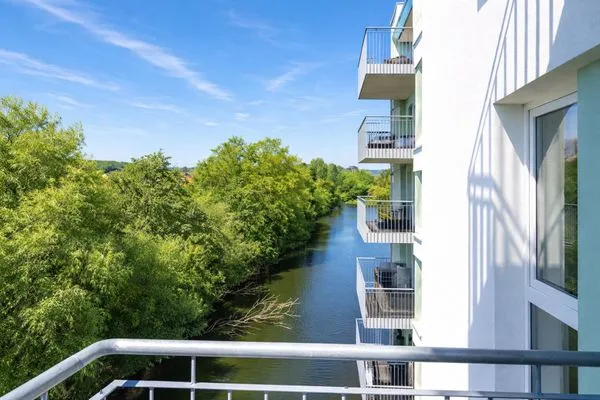 Fassade / Eingang  Leuchtfeuer