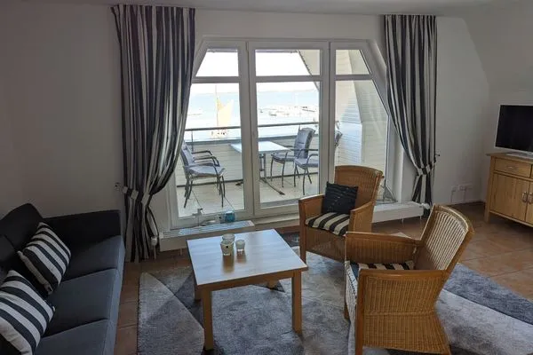 Wohnzimmer  Fewo "An de Waterkant" - Leuchtturmblick, Balkon