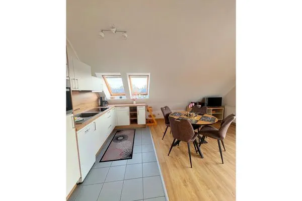 offene Küchenzeile und Essbereich  Ferienwohnung Seepferdchen