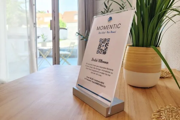 Rundum gut informiert - Alles auf einen Blick  Charmantes Appartement am Hafen mit gratis Bettwäsche-Paket und Terrasse