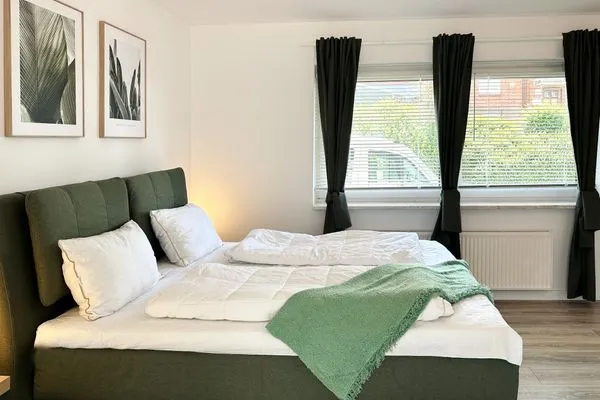 Ferienwohnung für 2 Personen direkt im Hafen von Neustadt  Romantische Ferienwohnung am Hafen mit gratis Bettwäsche-Paket und Terrasse