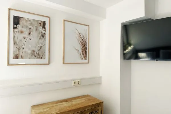 Großer Smart TV und schnelles Internet  Strandnahe Mini Ferienwohnung im Souterrain mit gratis Wäschepaket