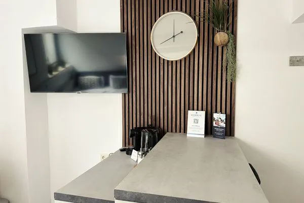 Mini Teeküche mit Kühlschrank, Caffissimo und Wasserkocher  Strandnahe Mini Ferienwohnung im Souterrain mit gratis Wäschepaket