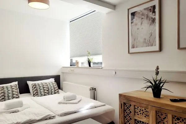 Klein, gemütlich und preiswert - Ferienwohnung für ein Kurztrip an die Ostsee  Strandnahe Mini Ferienwohnung im Souterrain mit gratis Wäschepaket