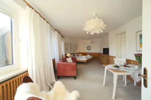 Wohnzimmer  Ferienwohnung „Kleine Bucht" Eckernförde – ruhig gelegen, strandnah, für zwei