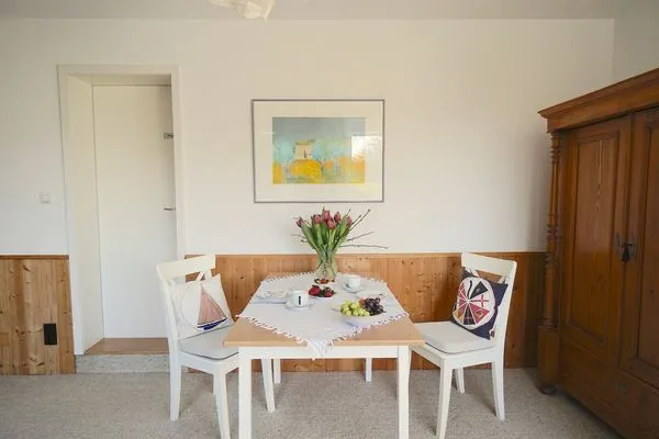 Wohnzimmer  Ferienwohnung „Kleine Bucht" Eckernförde – ruhig gelegen, strandnah, für zwei