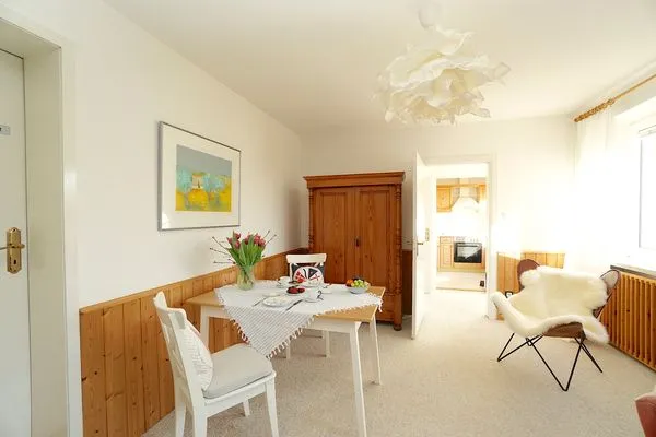 Wohnzimmer  Ferienwohnung „Kleine Bucht" Eckernförde – ruhig gelegen, strandnah, für zwei