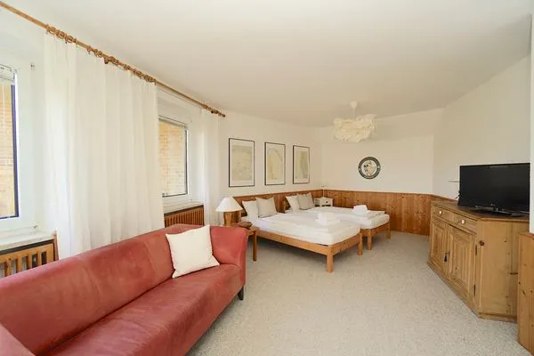 Schlafzimmer  Ferienwohnung „Kleine Bucht" Eckernförde – ruhig gelegen, strandnah, für zwei