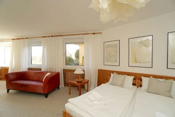 Schlafzimmer  Ferienwohnung „Kleine Bucht" Eckernförde – ruhig gelegen, strandnah, für zwei