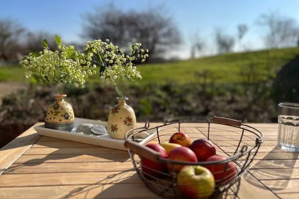 Gartenblick  Ferienwohnung „Kleine Bucht" Eckernförde – ruhig gelegen, strandnah, für zwei