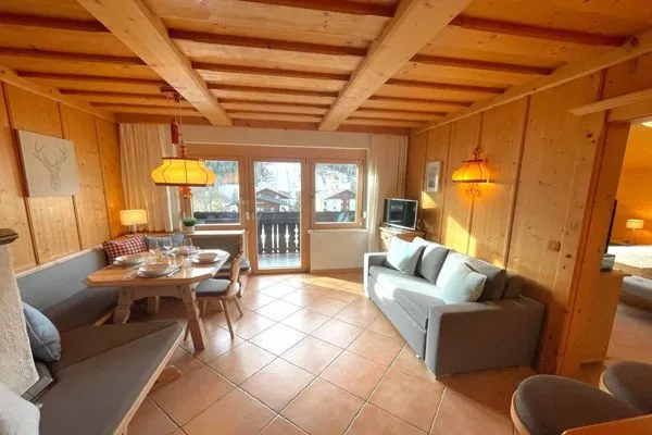 Wohnzimmer und Essbereich  Bergidyll 11 by Alpenidyll Apartments