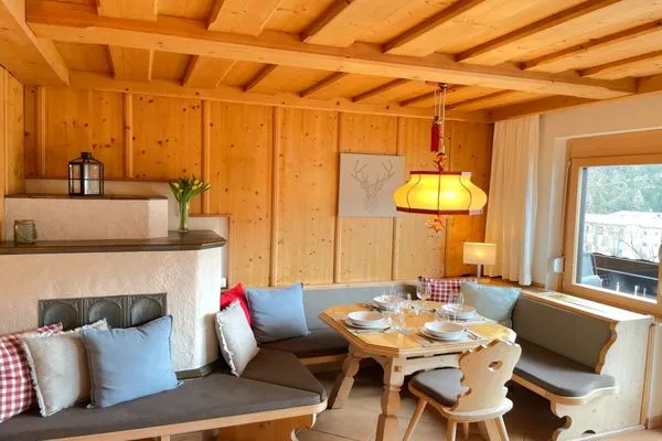 Essbereich mit Aussicht Schisprungschanze  Bergidyll 11 by Alpenidyll Apartments