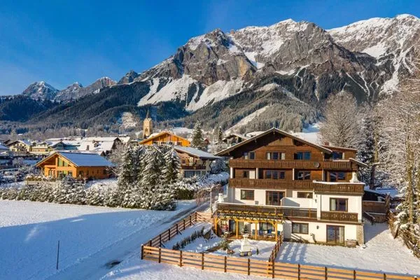 Gebäudeansicht im Winter  Bergidyll 11 by Alpenidyll Apartments