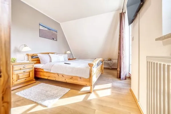 Schlafzimmer mit Doppelbett  Haus Leni