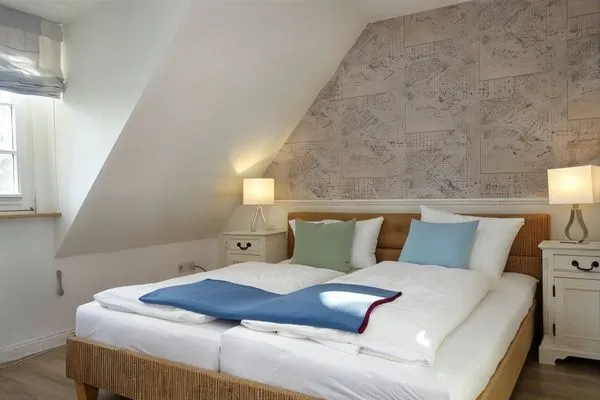 Schlafzimmer  Eulenkamp 8 a - DHH links