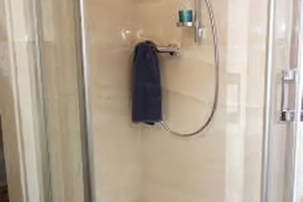 Badezimmer  Eulenkamp 8 a - DHH links