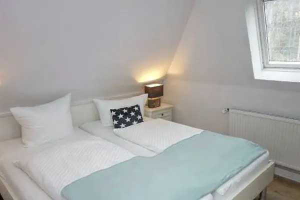 Schlafzimmer  Eulenkamp 8 a - DHH links