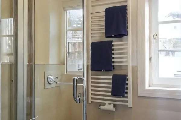 Badezimmer  Eulenkamp 8 a - DHH links