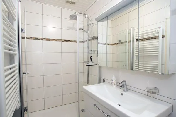 Dusche mit niedrigem Einstieg Villa Alexandra Villa Alexandra Whg. 33