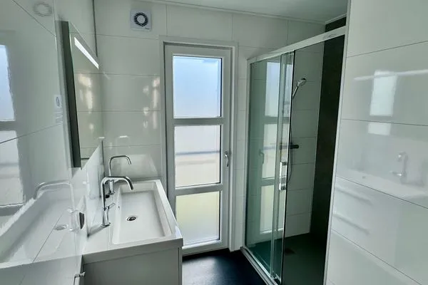  EuroParcs Maasduinen Chalet Seeblick mit Airco, Hunde willkommen