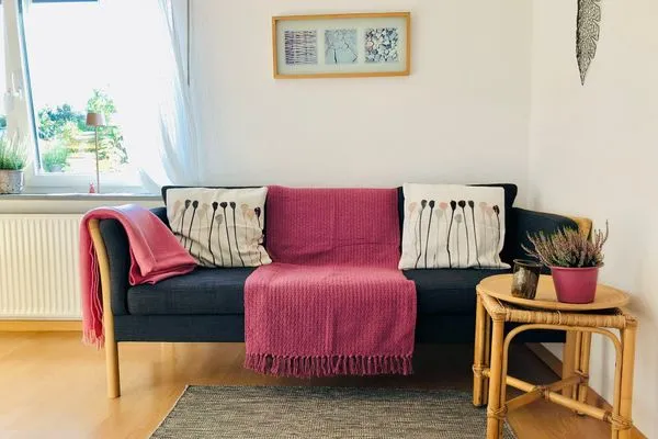 Wohnbereich mit Couch, TV, Wlan und Essbereich  Ankerplatz No. 8