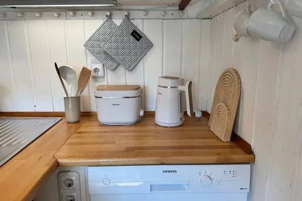 Küchenausstattung: Wasserkocher, Toaster, Kaffeemaschine  Ankerplatz No. 8