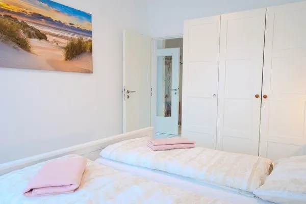 1.Schlafzimmer  Ferienwohnung Ebbe