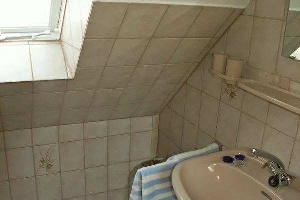 oberes Bad II (WC + Waschbecken) Haus Friese Haus Friese 5 Whg. 02 Friesenbrise