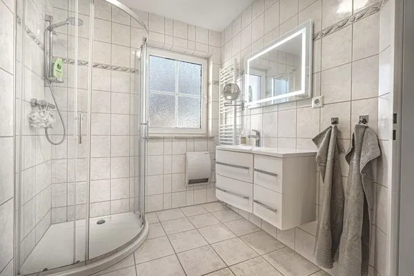 Badezimmer mit Dusche  Am Deich Haus 8