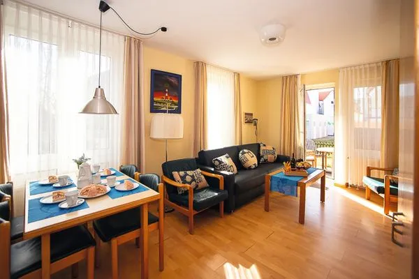 Wohnzimmer mit Eßbereich  Meerhus Whg. 01