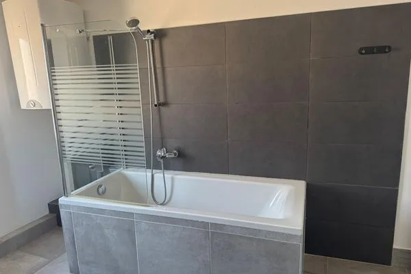 Badezimmer  Charmantes Appartement "Florian" mit 3 Schlafzimmern in Bernburg