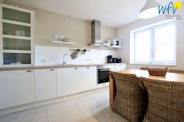 Küche (mit alten Stühlen) Alte Feuerwache Ferienwohnung 4