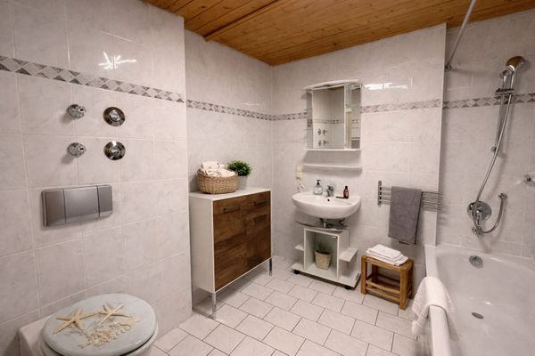  Ferienwohnung Forggenseeblick Ferienwohnungen in Schwangau - Badezimmer