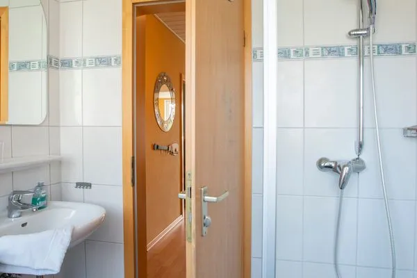 Badezimmer  Das Künstlerhaus - Malkasten OG