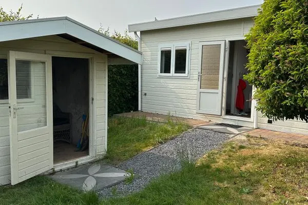  EuroParcs Schoneveld / Breskens Huis Zeemeeuw mit Zaun Haus Nr. J250