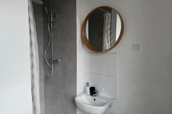 Badezimmer  Einfaches Appartement "Nicky" in Halle mit 2 Zimmern