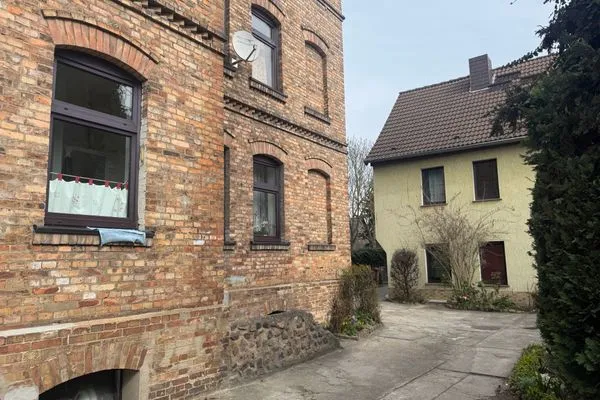 Fassade / Eingang  Einfaches Appartement "Nicky" in Halle mit 2 Zimmern