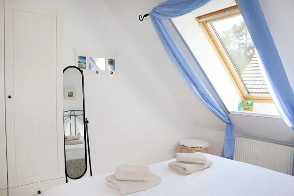 Kleiderschrank im Schlafzimmer  Donnerkeil