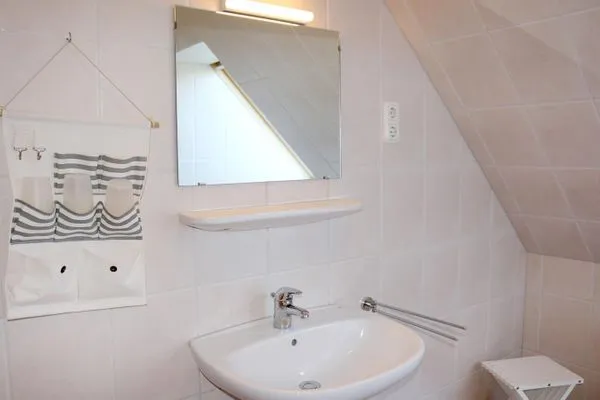 Waschbecken mit Spiegel  Donnerkeil