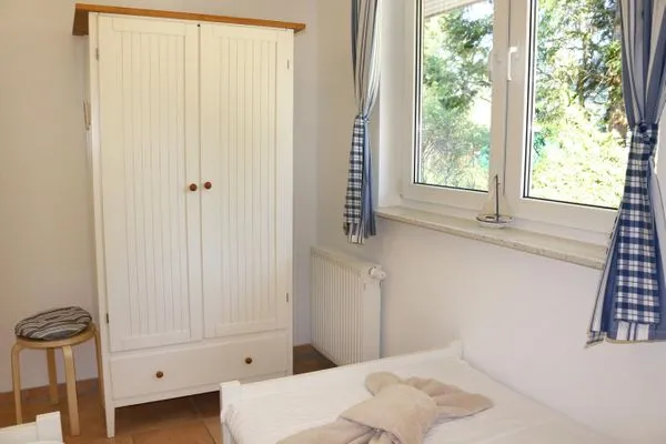 Kleiderschrank im Schlafzimmer II  Bernstein