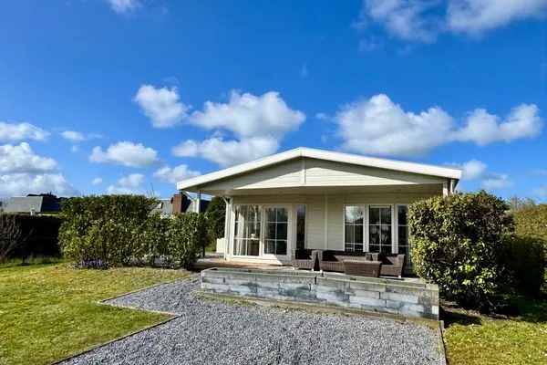  EuroParcs Schoneveld / Breskens Huis Zeemeeuw mit Zaun Haus Nr. J250