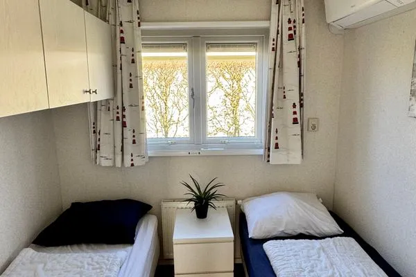  EuroParcs Schoneveld / Breskens Huis Zeemeeuw mit Zaun Haus Nr. J250