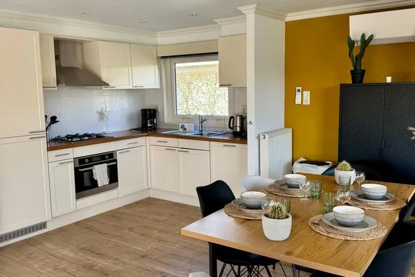  EuroParcs Schoneveld / Breskens Huis Zeemeeuw mit Zaun Haus Nr. J250