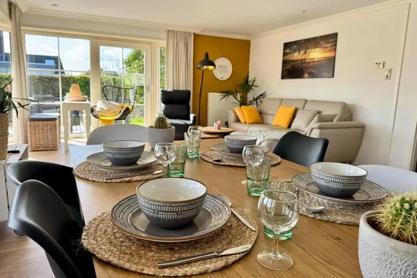  EuroParcs Schoneveld / Breskens Huis Zeemeeuw mit Zaun Haus Nr. J250