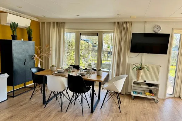  EuroParcs Schoneveld / Breskens Huis Zeemeeuw mit Zaun Haus Nr. J250