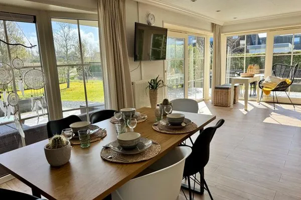  EuroParcs Schoneveld / Breskens Huis Zeemeeuw mit Zaun Haus Nr. J250